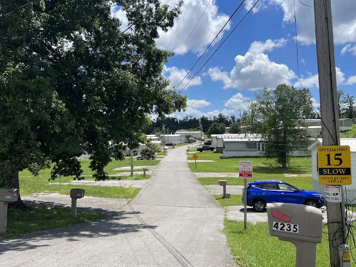 Auburn Hills Mobile Home Park Picture 4