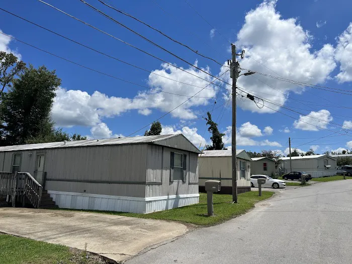 Auburn Hills Mobile Home Park Picture 9