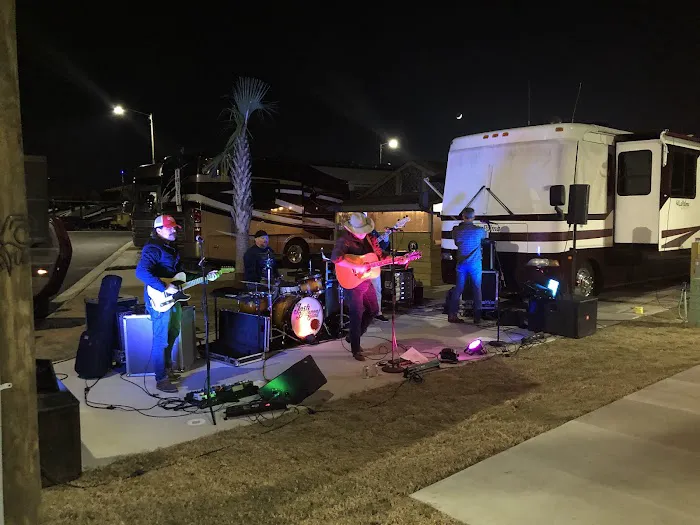 Cruisers Roost RV Park Picture 8