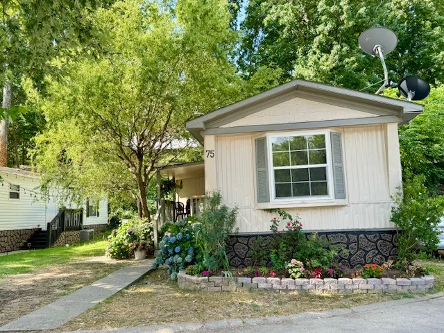 Central Mobile Home Village Picture 2