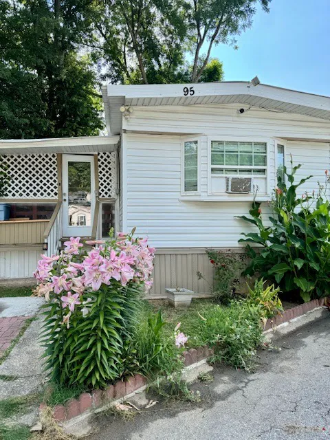 Central Mobile Home Village Picture 1