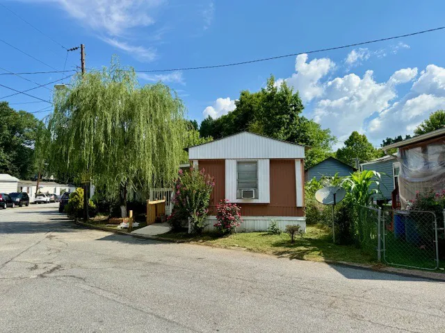 Central Mobile Home Village Picture 4