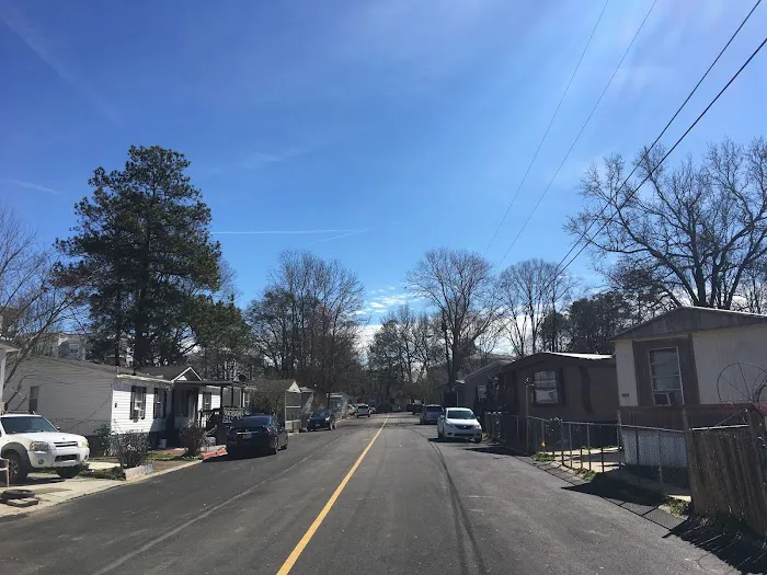 Central Mobile Home Village Picture 6