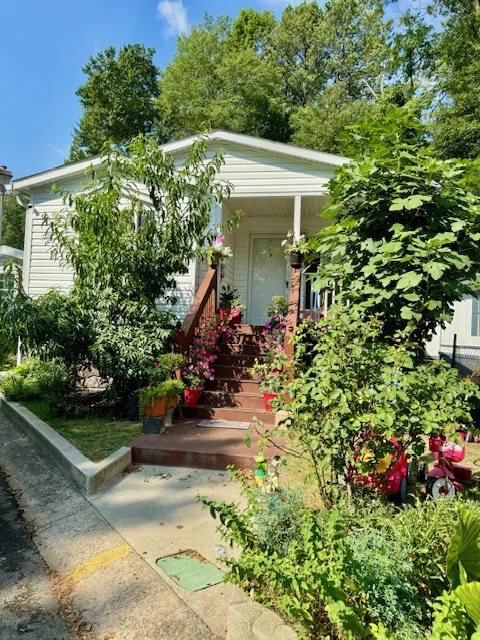 Central Mobile Home Village Picture 8