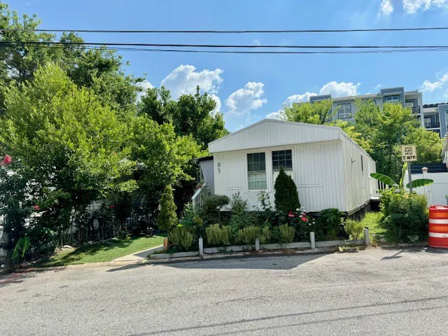 Central Mobile Home Village Picture 7