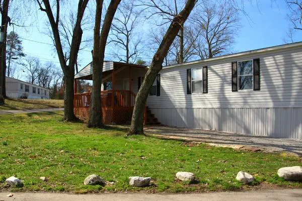 Whispering Pines Mobile Home Picture 9