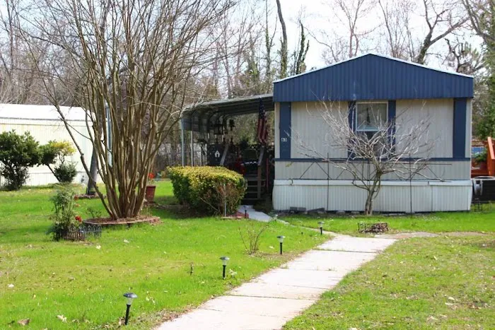 Whispering Pines Mobile Home Picture 3