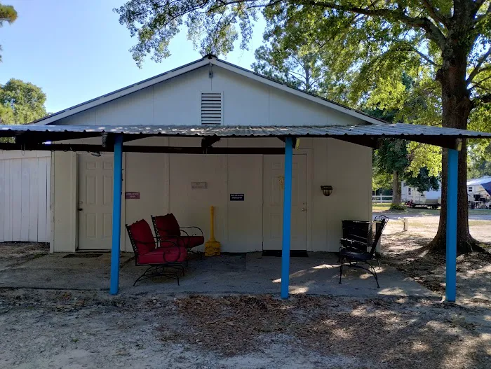 Columbia/Camden RV Park Picture 10