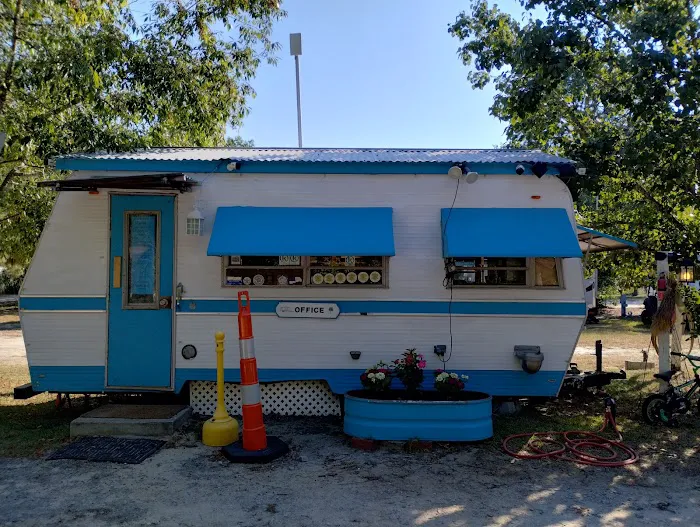 Columbia/Camden RV Park Picture 3