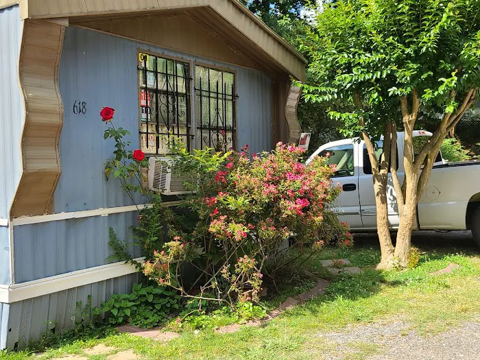 Hill Crest Plaza Mobile Home Community Picture 9