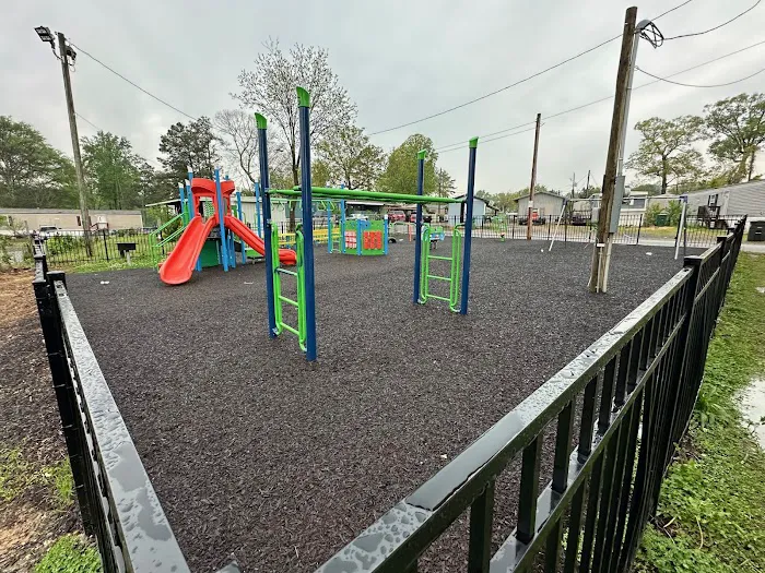 Hill Crest Plaza Mobile Home Community Picture 4