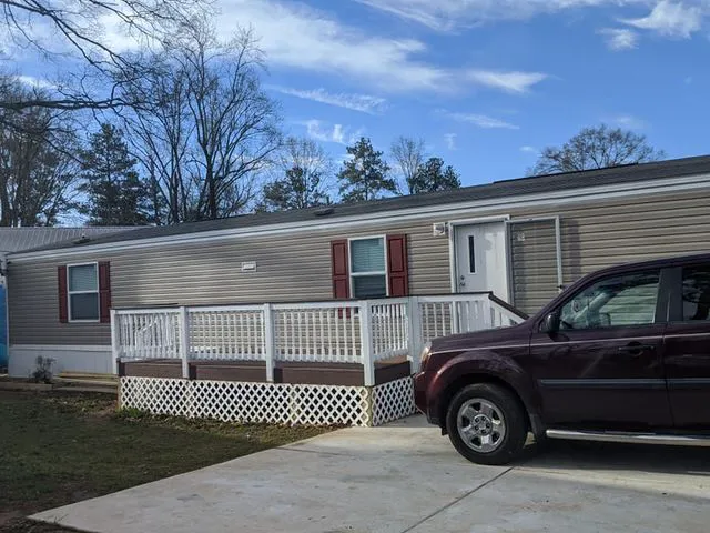 Hill Crest Plaza Mobile Home Community Picture 2