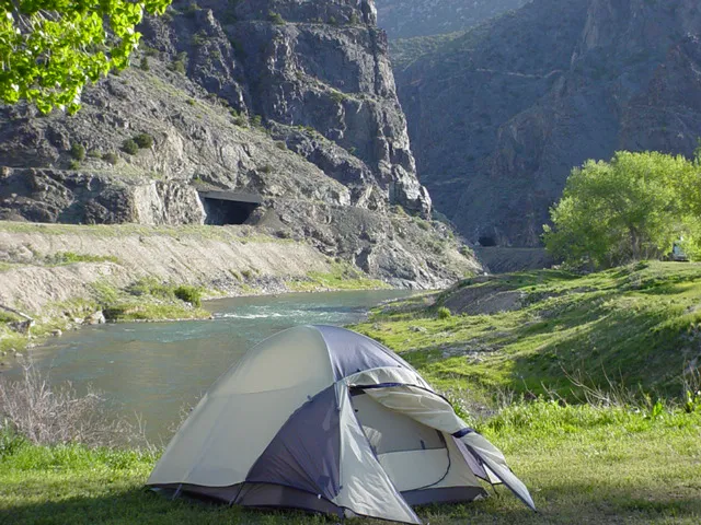 Lower Wind River Campground Picture 2