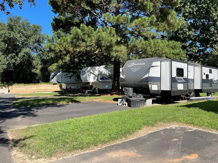 Riverside Estates RV Park Picture 3