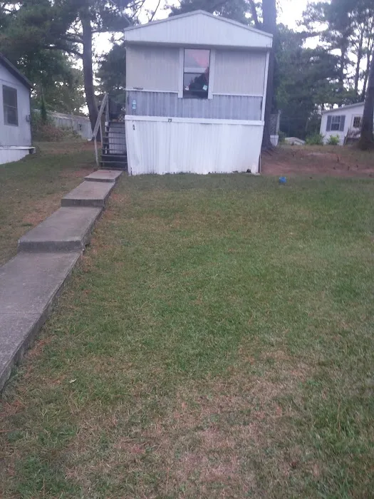 Pine Hills Mobile Home Park Picture 3