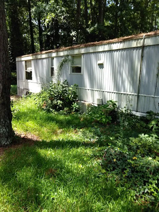 Pine Hills Mobile Home Park Picture 4