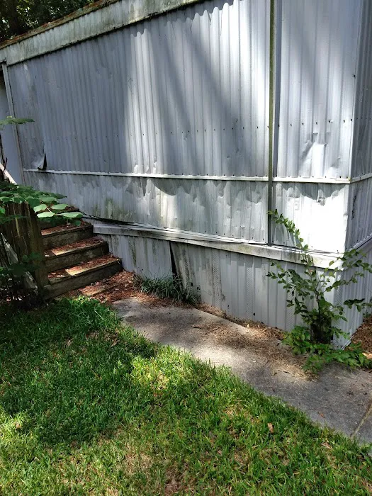 Pine Hills Mobile Home Park Picture 7