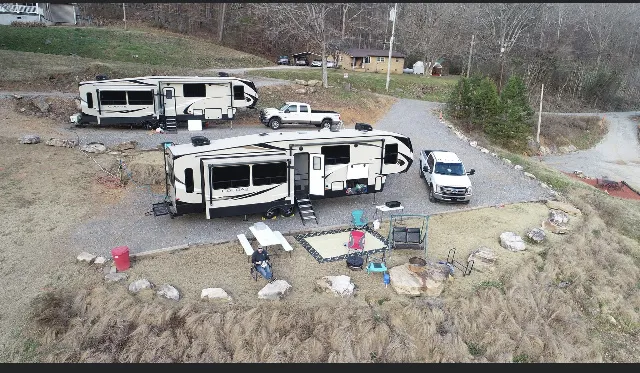 River Life RV Resort Picture 2