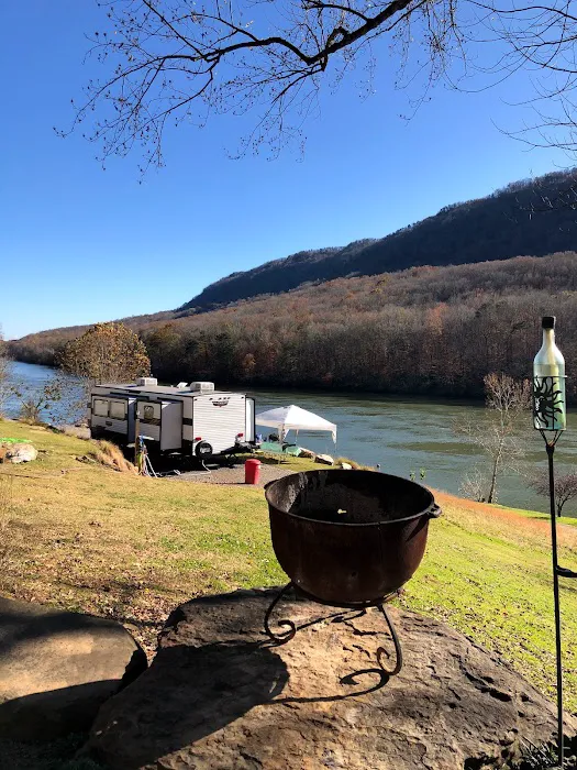 River Life RV Resort Picture 6