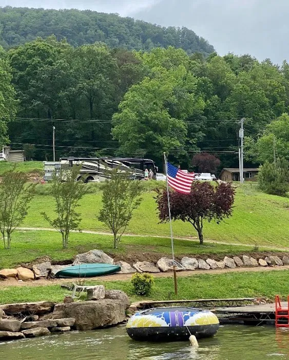 River Life RV Resort Picture 9