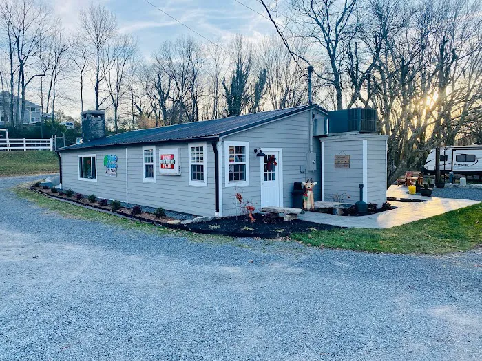 Made in the Shade RV Park Picture 2