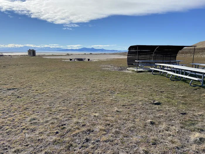 Lakeside Group Campsite Picture 4