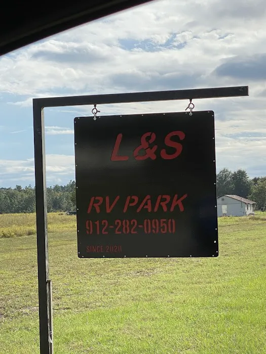 L & S RV Park Picture 2