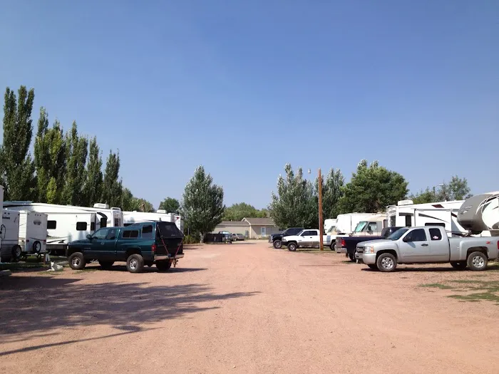 Lazy R Campground & Cabins Picture 2