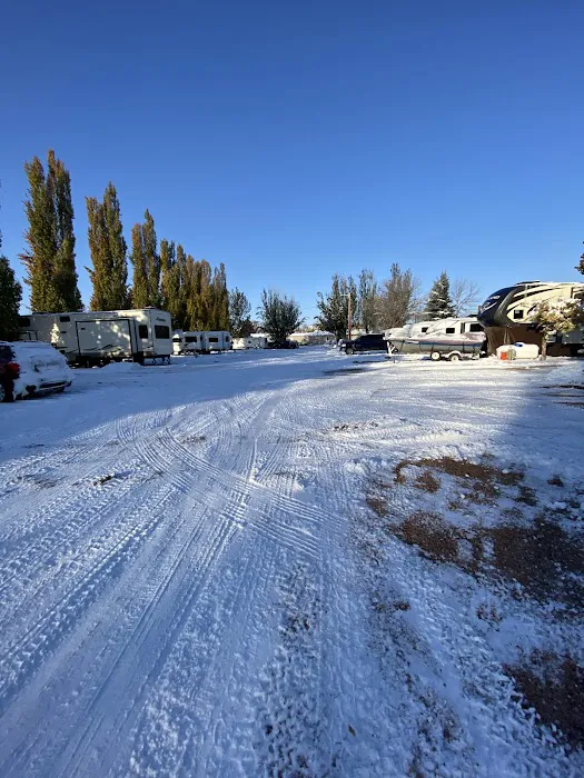 Lazy R Campground & Cabins Picture 8