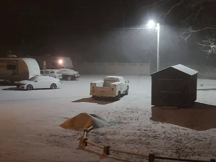 Three Oaks RV Park Picture 3