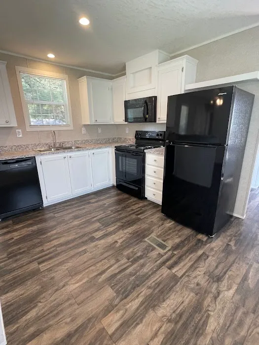 Logan's Crossing Manufactured Home Community Picture 7