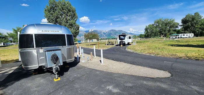 Lake Shore Campground Picture 2