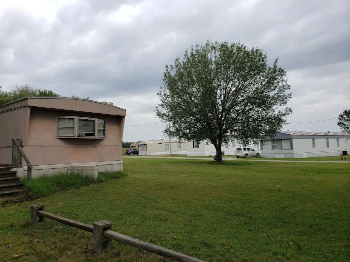 Ivy Hill Mobile Home Park Picture 3