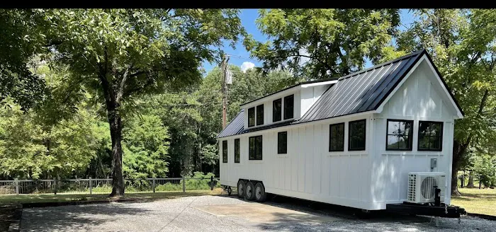 Water's Edge Living RV Park & Tiny Home Village Picture 3