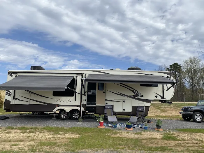 Base Camp RV Park Picture 4