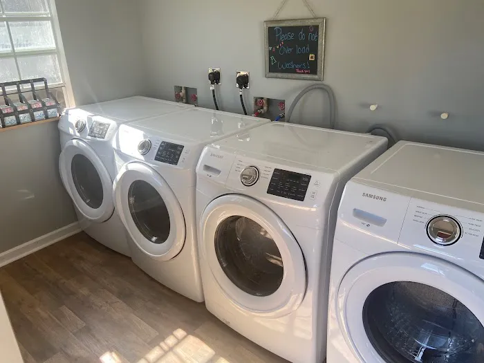 Livin On Wheels RV Park Picture 8