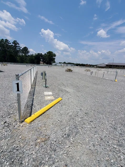 Runway Retreat RV Resort Picture 1