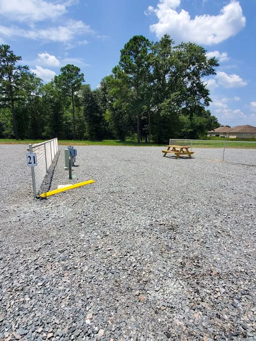 Runway Retreat RV Resort Picture 3