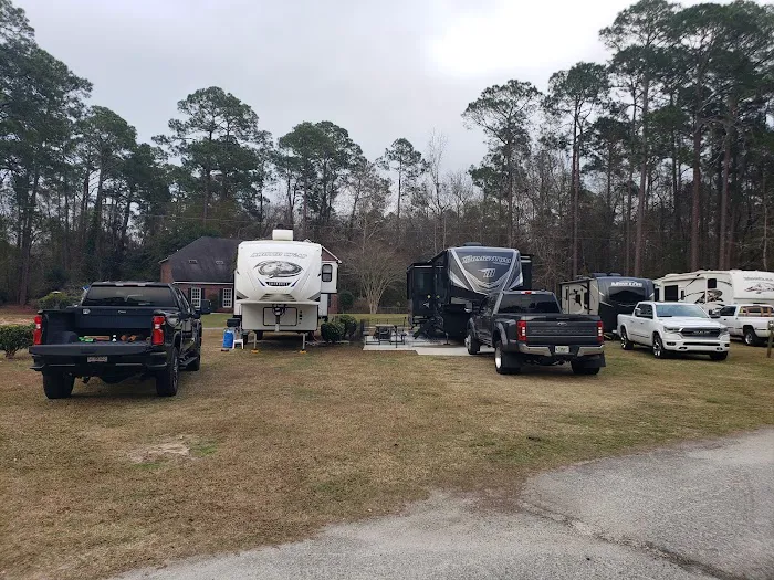 Parkwood Rv Park & Cottages Picture 6