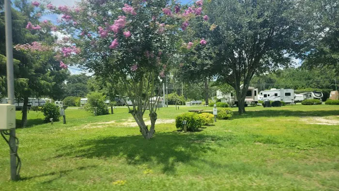 Parkwood Rv Park & Cottages Picture 1