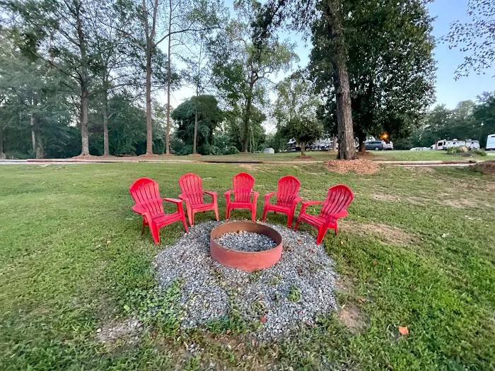 Red Oaks RV Park Picture 8