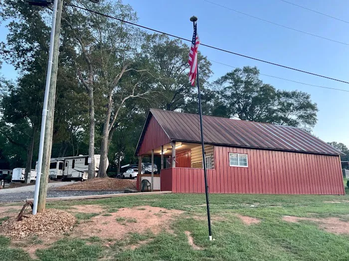 Red Oaks RV Park Picture 9