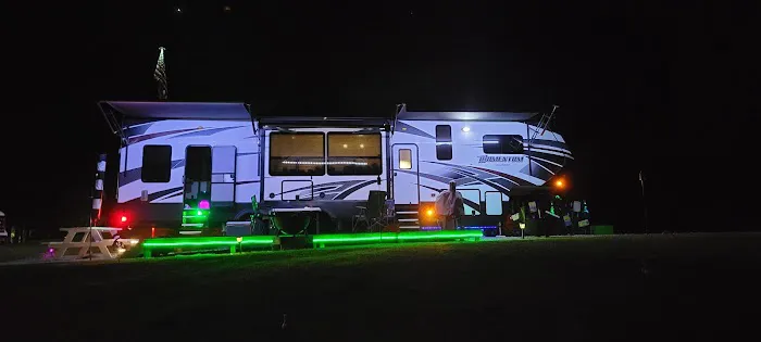 Pine Lakes RV Park Picture 2