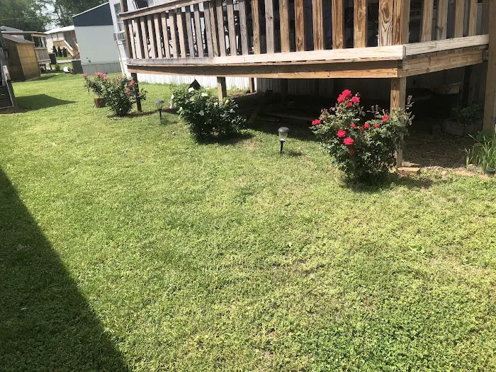 A & L Mobile Home Village Picture 4