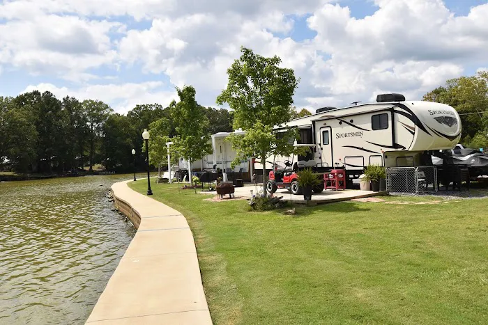 Curley's Cove RV Park Picture 2