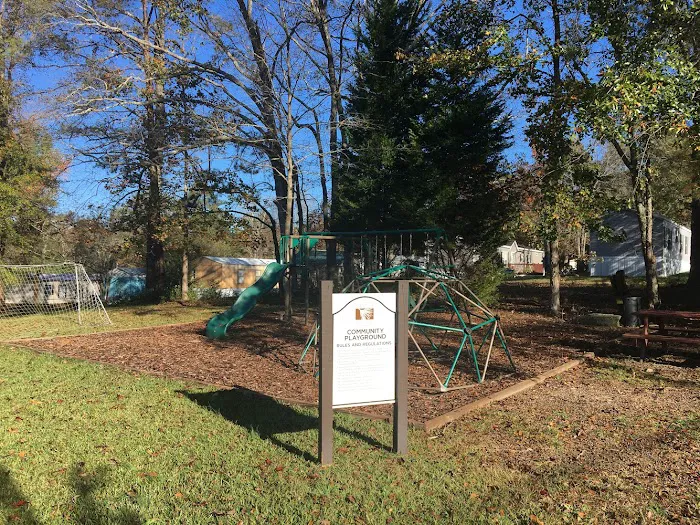 Cedar Village Manufactured Housing Picture 8