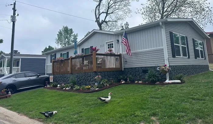 Cedar Village Manufactured Housing Picture 7