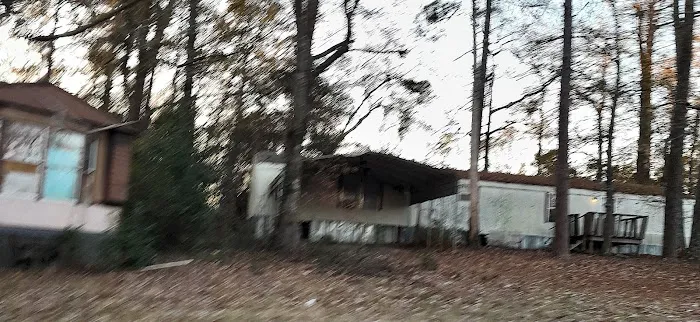 Emerald Mobile Home Park Picture 2