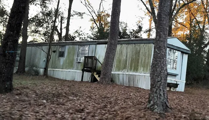 Emerald Mobile Home Park Picture 7