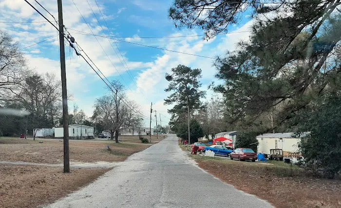 Emerald Mobile Home Park Picture 10